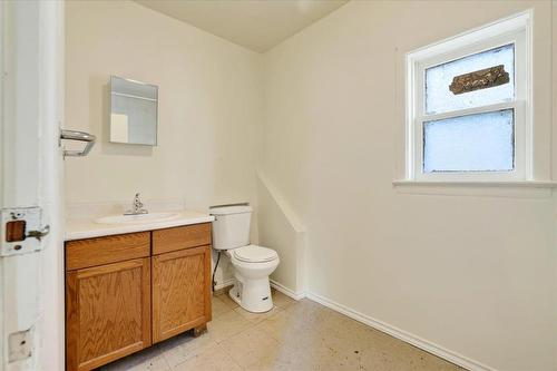 287 Boyd Avenue, Winnipeg, MB - Indoor Photo Showing Bathroom