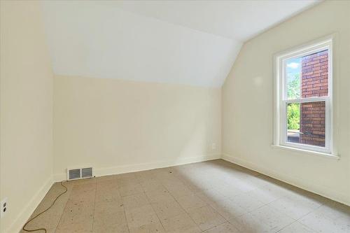 287 Boyd Avenue, Winnipeg, MB - Indoor Photo Showing Other Room