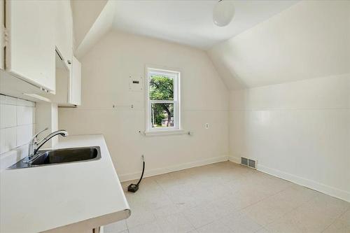 287 Boyd Avenue, Winnipeg, MB - Indoor Photo Showing Other Room