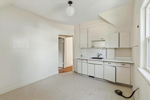 287 Boyd Avenue, Winnipeg, MB - Indoor Photo Showing Kitchen