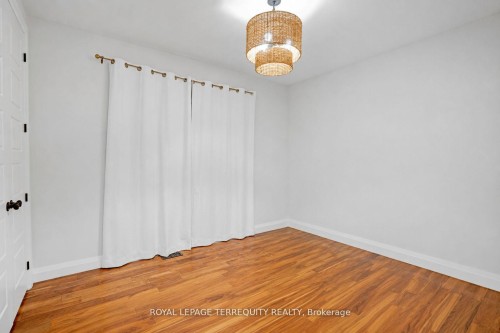 716 North Shore Boulevard E, Burlington, ON - Indoor Photo Showing Other Room