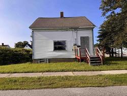 12 Butler Street  Yarmouth, NS B5A 3Y8