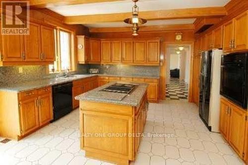 6 BOWMAN (UPPER LEVEL) AVENUE , Brampton, Ontario L6P 0X5 4
