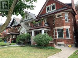 3 - 128 MAVETY STREET  Toronto, ON M6P 2L9