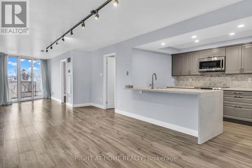 406 - 356 Mcrae Drive, Toronto, ON - Indoor Photo Showing Kitchen
