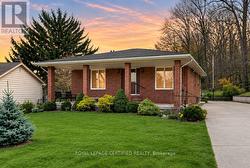 84 HOMESIDE AVENUE  Hamilton, ON L8G 3H1