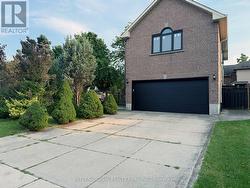 43 FALCONRIDGE DRIVE  Hamilton, ON L9B 2P3