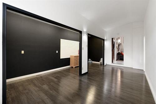 14 Mansard Close, Winnipeg, MB - Indoor Photo Showing Other Room