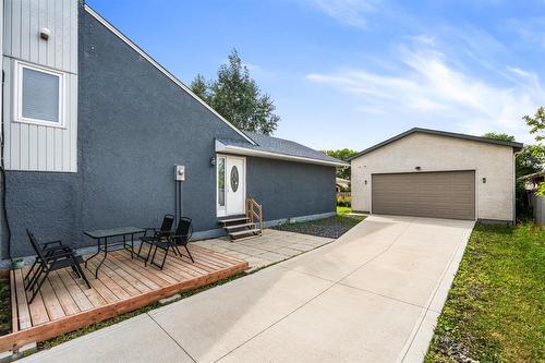 14 Mansard Close, Winnipeg, MB - Outdoor