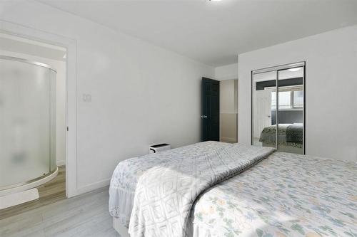 14 Mansard Close, Winnipeg, MB - Indoor Photo Showing Bedroom