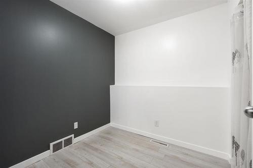 14 Mansard Close, Winnipeg, MB - Indoor Photo Showing Other Room