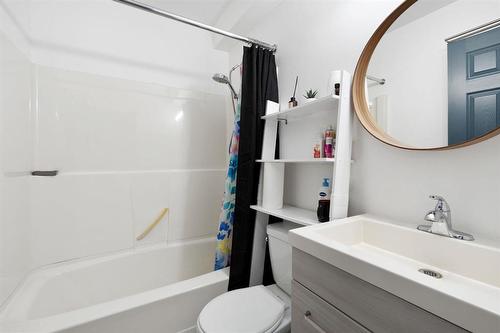 14 Mansard Close, Winnipeg, MB - Indoor Photo Showing Bathroom