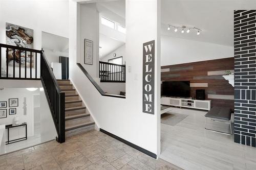 14 Mansard Close, Winnipeg, MB - Indoor Photo Showing Other Room