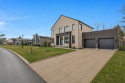 13 Av. Boisbriand  Senneville, QC H9X 0C1