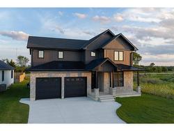 3527 PAUL Crescent Plympton-Wyoming, ON N0N 1E0