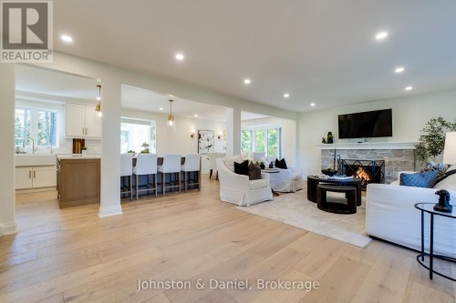 2340 Britannia Road, Burlington, ON - Indoor Photo Showing Living Room With Fireplace