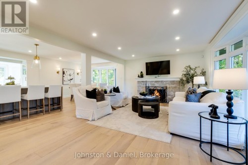 2340 Britannia Road, Burlington, ON - Indoor Photo Showing Living Room With Fireplace