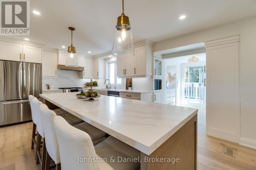 2340 Britannia Road, Burlington, ON - Indoor