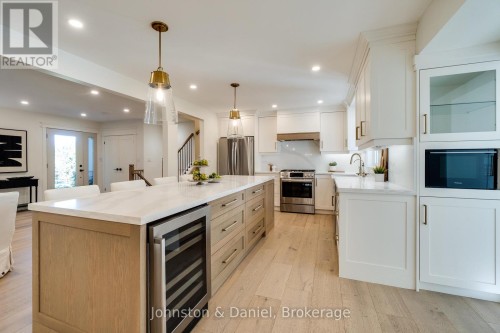 2340 Britannia Road, Burlington, ON - Indoor Photo Showing Kitchen With Stainless Steel Kitchen With Upgraded Kitchen