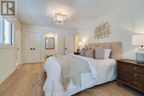 2340 Britannia Road, Burlington, ON - Indoor Photo Showing Bedroom