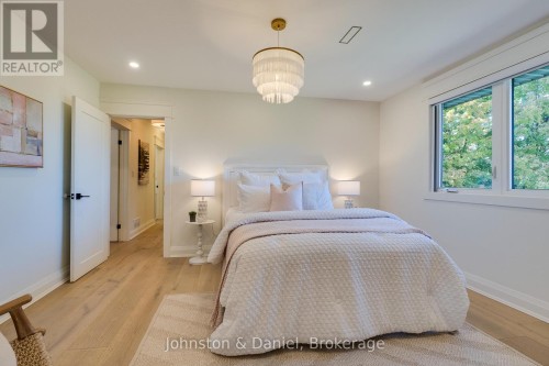 2340 Britannia Road, Burlington, ON - Indoor Photo Showing Bedroom