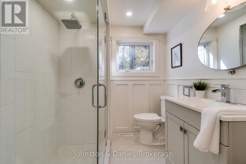 2340 Britannia Road, Burlington, ON - Indoor Photo Showing Bathroom