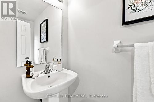 5 Rich Crescent, Whitby, ON - Indoor Photo Showing Bathroom