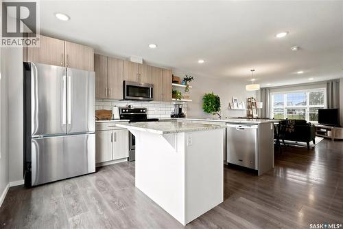 5485 Cade Street E, Regina, SK - Indoor Photo Showing Kitchen With Stainless Steel Kitchen With Upgraded Kitchen