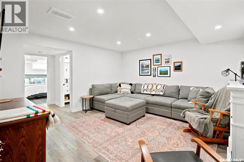 5485 Cade Street E, Regina, SK - Indoor Photo Showing Living Room