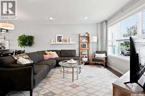 5485 Cade Street E, Regina, SK - Indoor Photo Showing Living Room