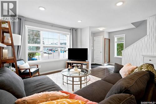 5485 Cade Street E, Regina, SK - Indoor Photo Showing Living Room