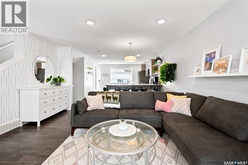 5485 Cade Street E, Regina, SK - Indoor Photo Showing Living Room
