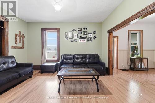 109 Goderich Street, Central Huron (Hullett), ON - Indoor Photo Showing Living Room