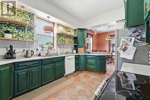 109 Goderich Street, Central Huron (Hullett), ON - Indoor Photo Showing Kitchen