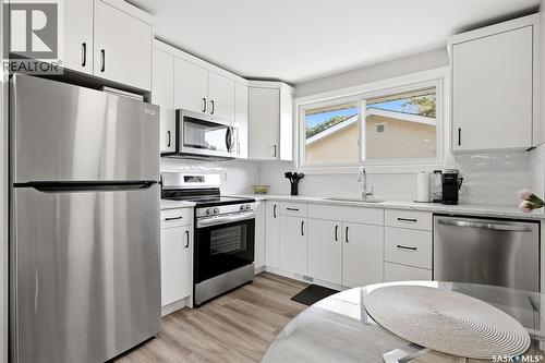 5871 Mckinley Avenue, Regina, SK - Indoor Photo Showing Kitchen