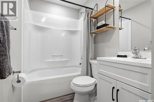 5871 Mckinley Avenue, Regina, SK - Indoor Photo Showing Bathroom