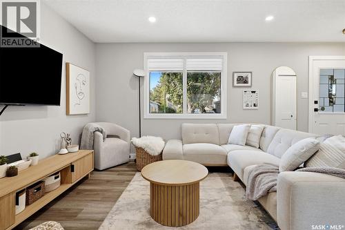 5871 Mckinley Avenue, Regina, SK - Indoor Photo Showing Living Room