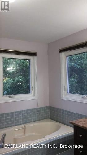 4101 Loyalist Drive, Mississauga, ON - Indoor Photo Showing Bathroom
