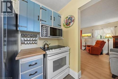 2320 Middlesmoor Crescent, Burlington, ON - Indoor Photo Showing Kitchen