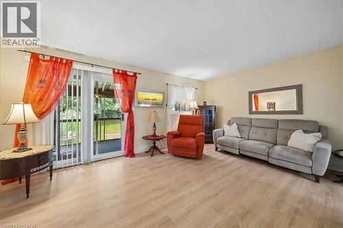 2320 Middlesmoor Crescent, Burlington, ON - Indoor Photo Showing Living Room