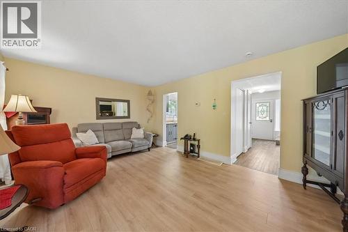 2320 Middlesmoor Crescent, Burlington, ON - Indoor Photo Showing Living Room