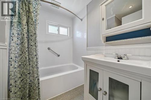 2320 Middlesmoor Crescent, Burlington, ON - Indoor Photo Showing Bathroom
