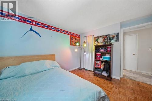 2320 Middlesmoor Crescent, Burlington, ON - Indoor Photo Showing Bedroom