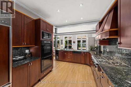 17 Oakland Avenue, Ottawa, ON - Indoor Photo Showing Kitchen