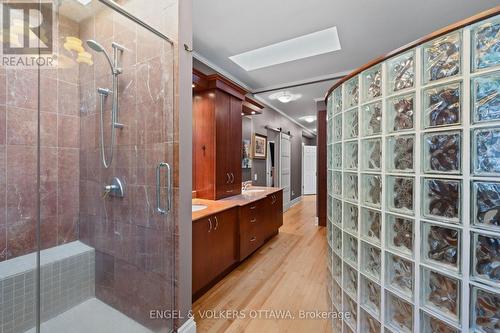 17 Oakland Avenue, Ottawa, ON - Indoor Photo Showing Bathroom