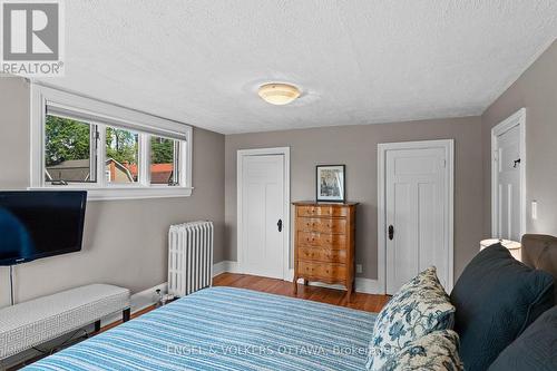 17 Oakland Avenue, Ottawa, ON - Indoor Photo Showing Bedroom