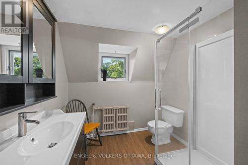 17 Oakland Avenue, Ottawa, ON - Indoor Photo Showing Bathroom