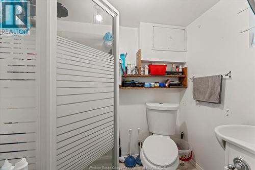 1481 Benjamin Avenue, Windsor, ON - Indoor Photo Showing Bathroom