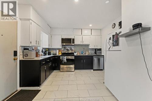 1481 Benjamin Avenue, Windsor, ON - Indoor Photo Showing Kitchen