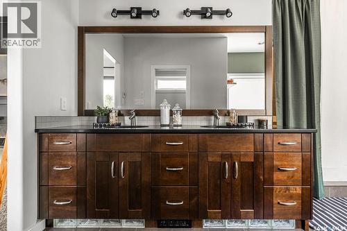 410 Willowgrove Crescent, Saskatoon, SK - Indoor Photo Showing Bathroom